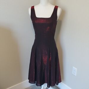 Simco Chic Sleeveless Black And Red Shimmery Midi Dress